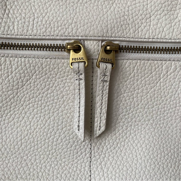 Like New! Fossil White Crossbody Bag - Picture 2 of 16